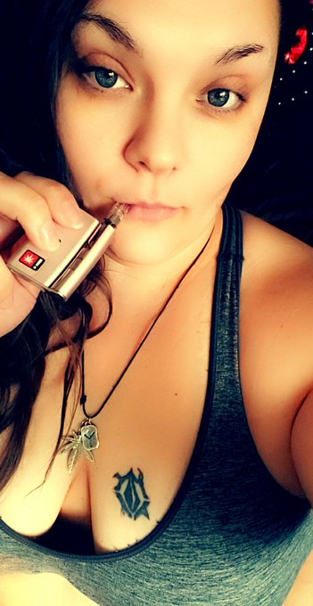 Good morning stoners! Say it back! https://t.co/pCJvvilYwe<a href="/tag/coffeetime"class="tags"><span>#coffeetime</span></a>