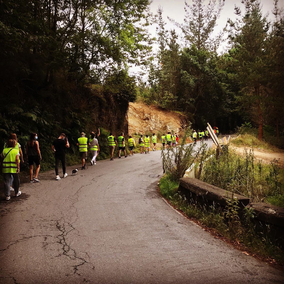 matiasrf3's tweet photo. De caminata reivindicativa con los vecinos de la comarca de Navelgas-Naraval.
Resignarse no es una opción, todo el apoyo a la plataforma de la carretera AS-219 ¡SOLUCIÓN YA! ⚠️ https://t.co/FzhPQTAIb4