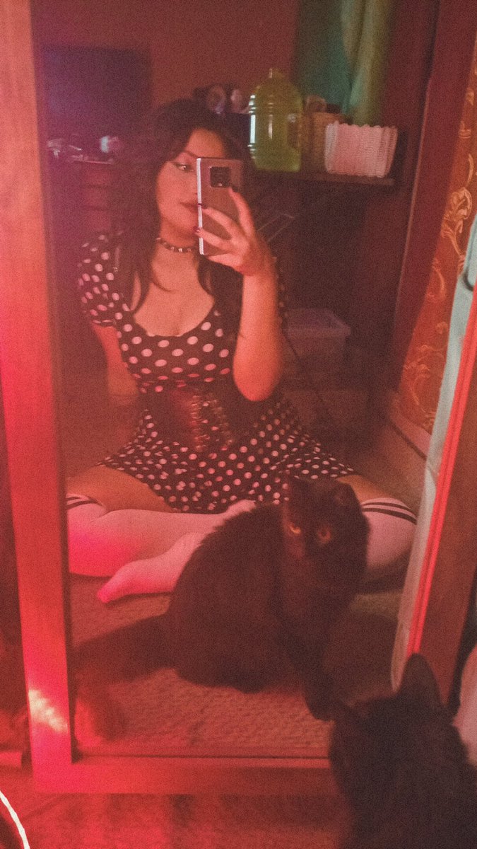 Gre 🌘 tweet media