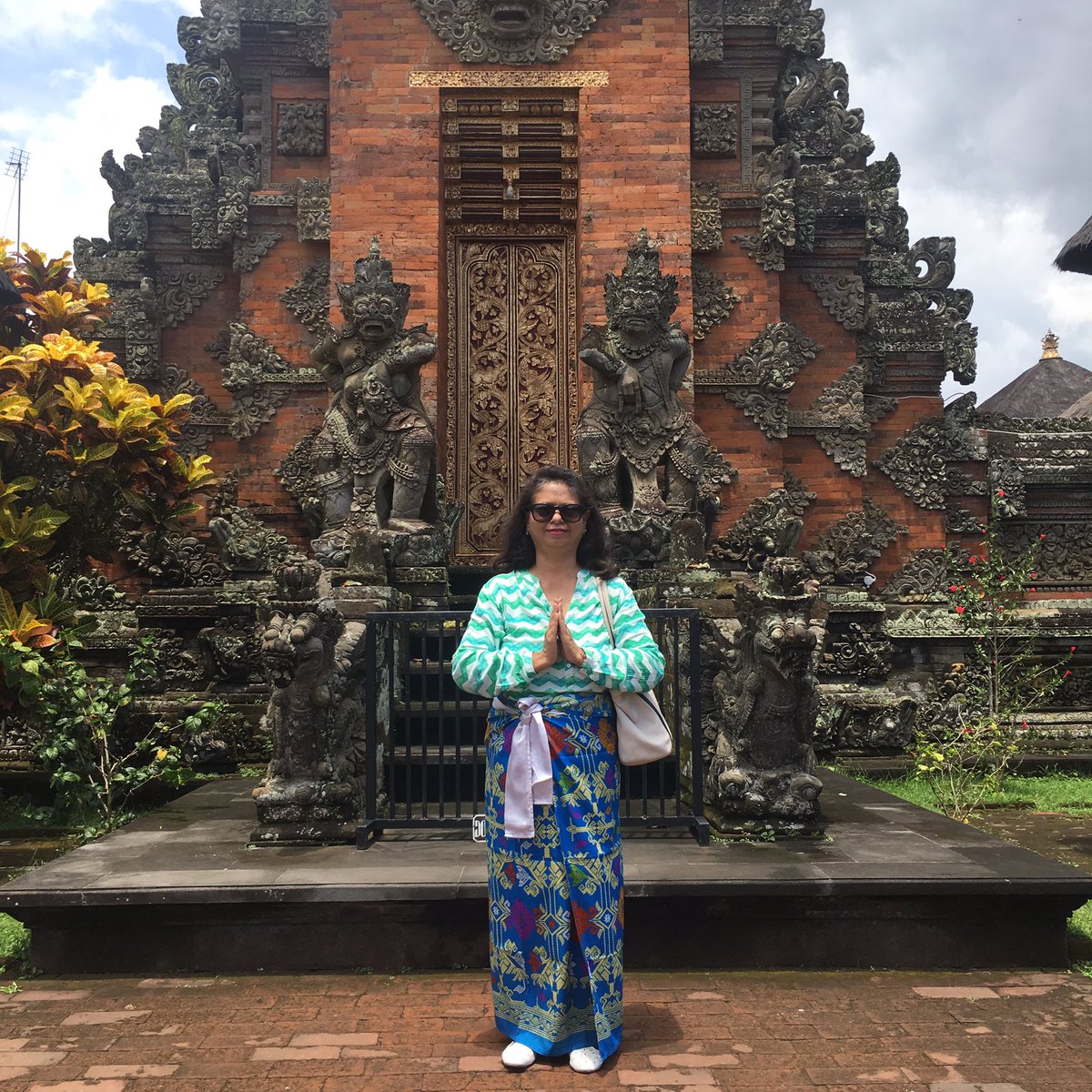 neeta_com's tweet photo. Reminiscing of my gorgeous trip to #Bali #ubud with friends. Shopping, eating yum food, staying at fab properties, getting pampered at #spas, visiting rice/coffee farms &spectacular #temples💕#travel #missingtravel #indonesia #island #weekendvibes #shopping #SaturdayMotivation https://t.co/t37CBDhrAb