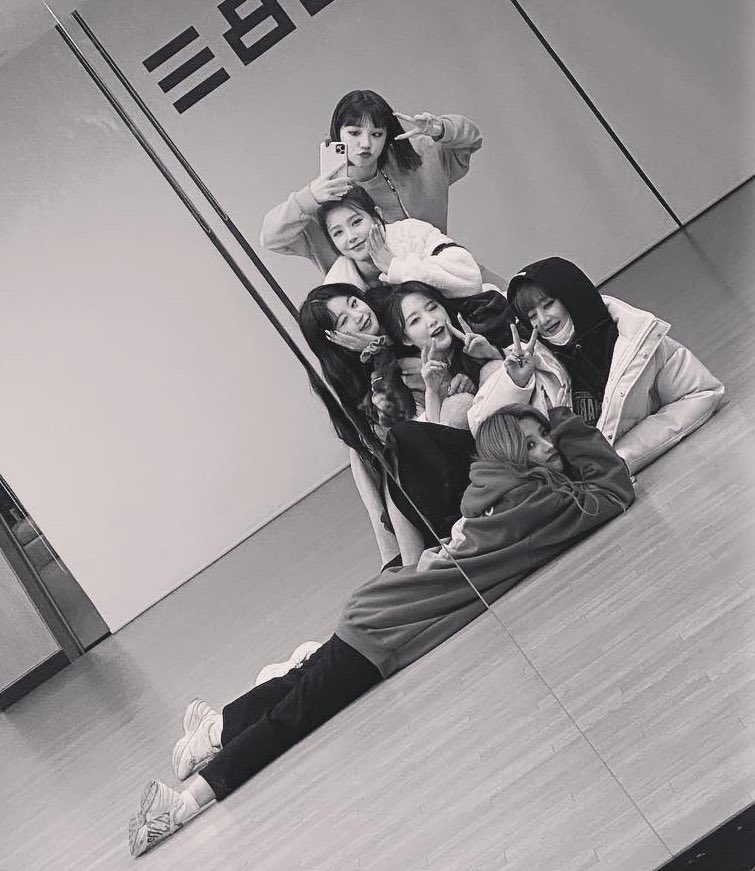 soojin pics (slow) tweet media
