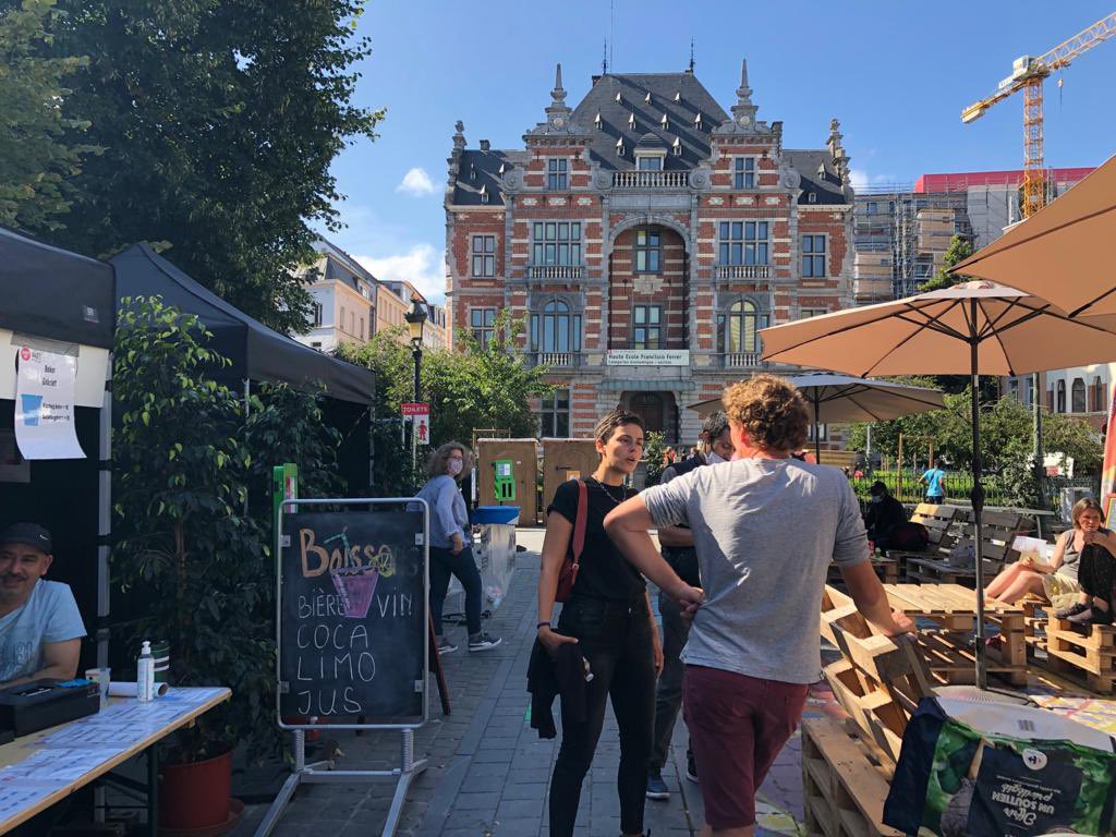 DelphineHouba's tweet image. Pour le dernier week-end de #SummerPop, direction Place Anneessens, en plein cœur de @villebruxelles. Ce village convivial, organisé dans le cadre de #HelloSummer, est né d’une volonté d’organiser des événements gratuits de proximité dans nos différents quartiers.