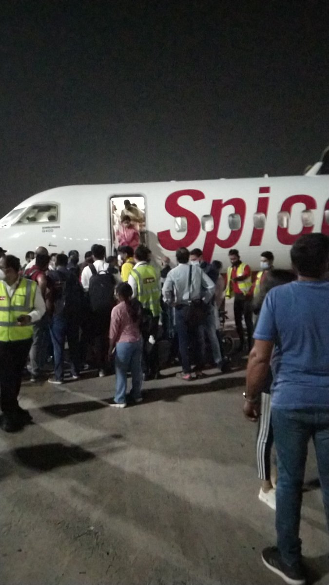 dkinwild's tweet photo. @flyspicejet what was wrong with SG 2956 now? Eye burning fumes in the cabin. A real emergency experienced by passengers. Got out of the plane and pilots/ crew didn't know what happened. Last 30mins was crazy. https://t.co/9abjIcR63m