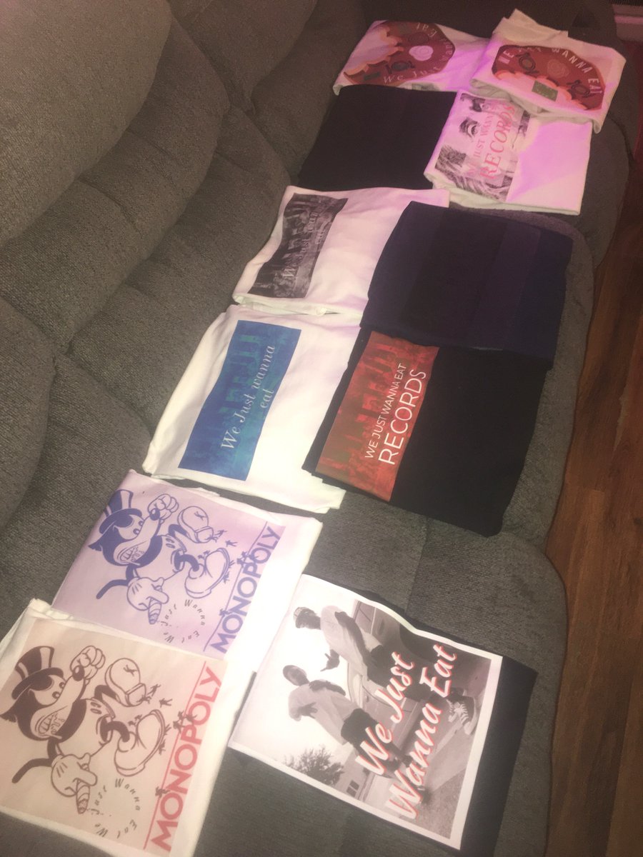 JUSTO_WHO_KAN's tweet image. Getting my record label off the ground and merch is now on sale support black owned business and small businesses dm me for info WE JUST WANNA EAT RECORDS about to take over like cash money did in the 99 and 2000’s frfr 😂