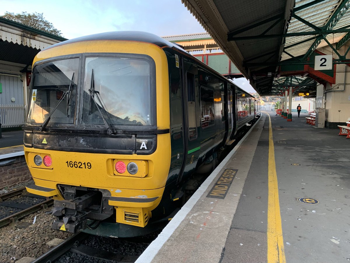 218goldcoast's tweet image. Just arrived into Paignton when I walked by this morning was the #Class166 166219 with the 2T03 0530 from Exeter St Davids. The train left 20 minutes later with the 2F07 0640 to Exmouth. I believe these Class166 trains are the replacements for the antediluvian #Class143 trains!