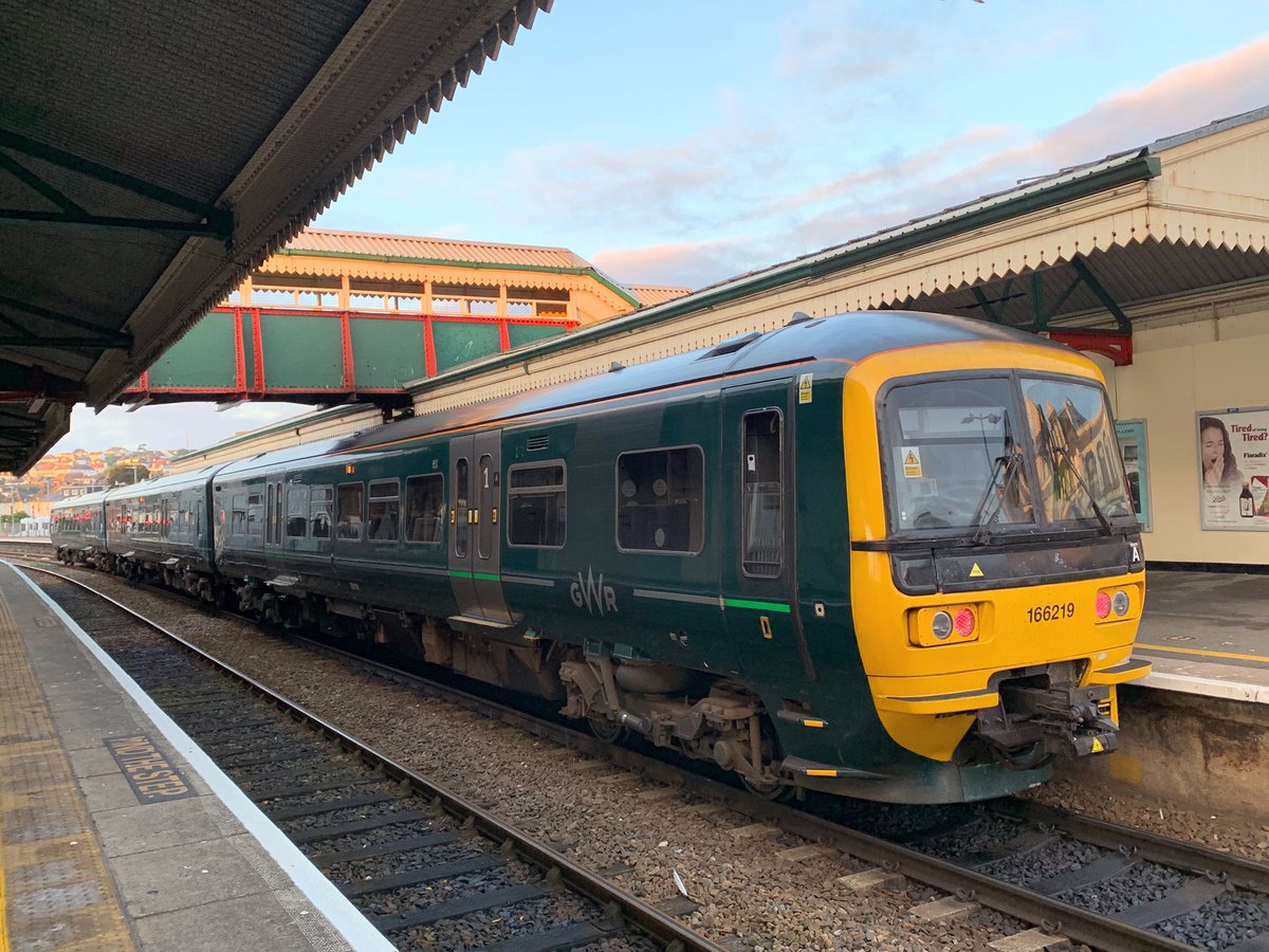 218goldcoast's tweet image. Just arrived into Paignton when I walked by this morning was the #Class166 166219 with the 2T03 0530 from Exeter St Davids. The train left 20 minutes later with the 2F07 0640 to Exmouth. I believe these Class166 trains are the replacements for the antediluvian #Class143 trains!
