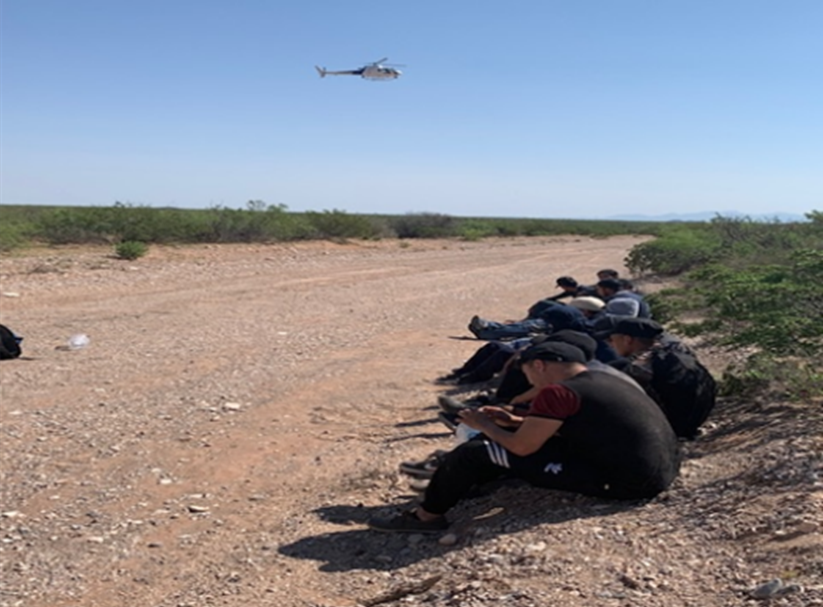 CBPAMO's tweet photo. On July 11, an El Paso Air Branch AS350 crew responded to a Border Patrol Search, Trauma, &amp; Rescue (BORSTAR) request to locate a large crossing group in South Texas. The aircrew spotted the group and guided agents in to apprehend 27 people. @CBPAMORegDirSW https://t.co/hC25uPwo5f