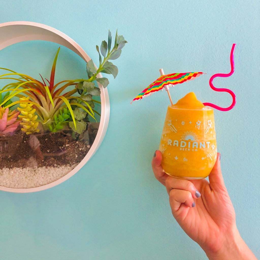 radiantbeerco's tweet image. A tropical storm is sweeping thru our tasting room! 🥭🍻🍧 First smoothie-style release on draft &amp;amp; on chill! Tropical Skies is this weekend’s refreshing slushie 🥶 thru Sunday. Alphonso mango, pineapple, white guava, marshmallow. #smoothiesour #tropicaldrinks #slushiebeer