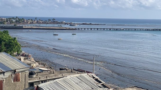 #ÚltimaHora | Se ha retirado parte del mar en las costas de Haití. El gobierno pide evacuación urgente de las zonas costeras ante amenaza de tsunami.