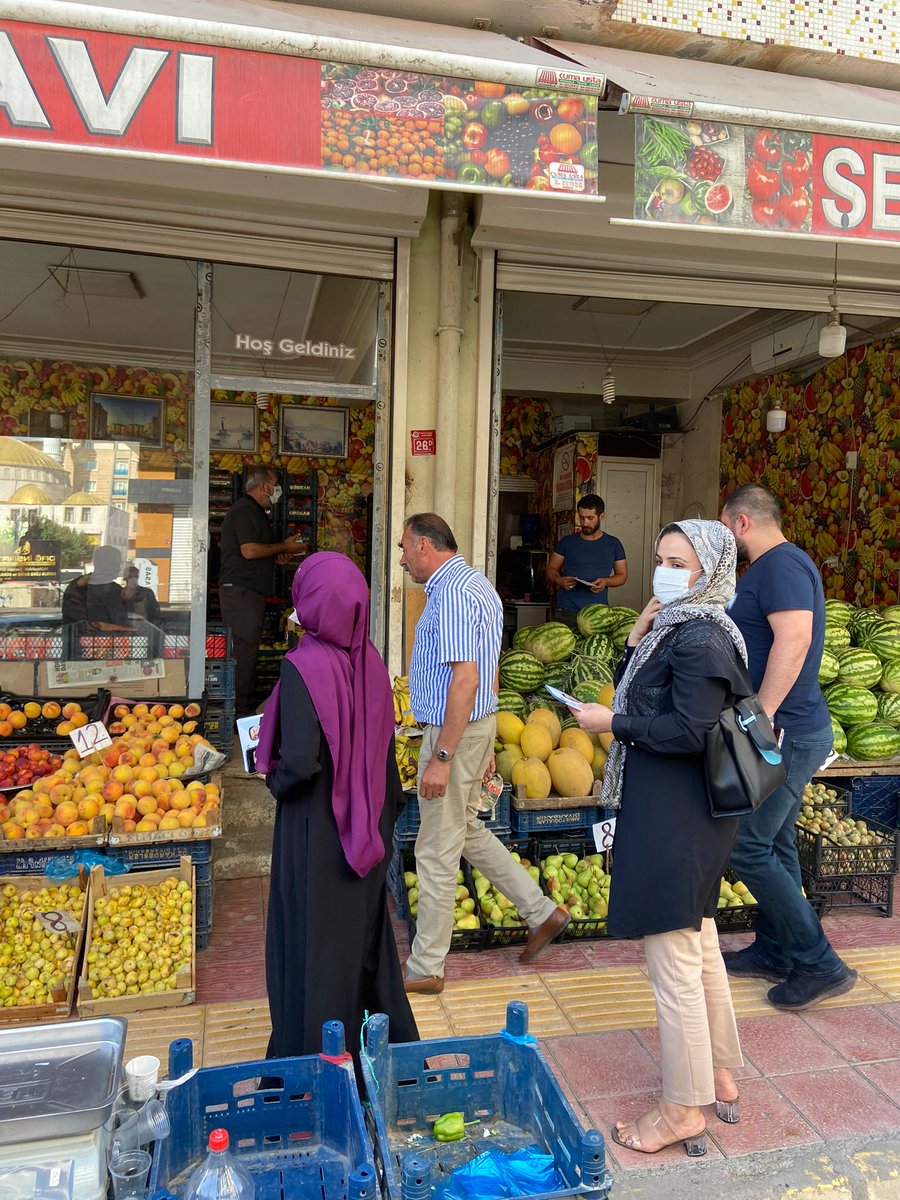 Kulp İlçe Başkanımız  Enver Akdeniz ve ilçe yönetimi kurulu üyelerimiz ile birlikte pazar yeri ziyareti gerçekleştirdik. Esnafımızın sorunlarını dinledik  halkımız'dan olumlu geri dönüşler aldık 
Halkımızla iç içe #UmutDevada

#devapazarda 
<a href="/alibabacan/">Ali Babacan</a>
<a href="/CihanUlsen/">Cihan Ülsen</a>