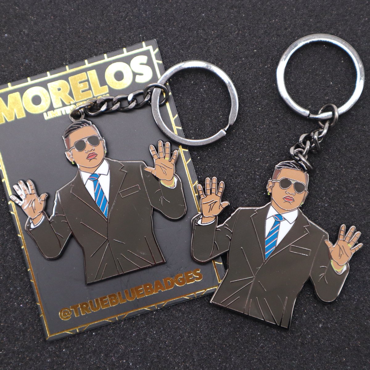 🚨Release + Giveaway📌🚨

Our Pin Badge Collectors Boxes &amp; Enamel Morelos Keyrings will be available to purchase this Monday (16/08) @ 7pm 🕖

To secure both for free we'll be doing a giveaway! 

To enter, simply:

- Like &amp; RT this post 🔁💙
- Follow Follow
- Tag a bear 🇬🇧

#WATP