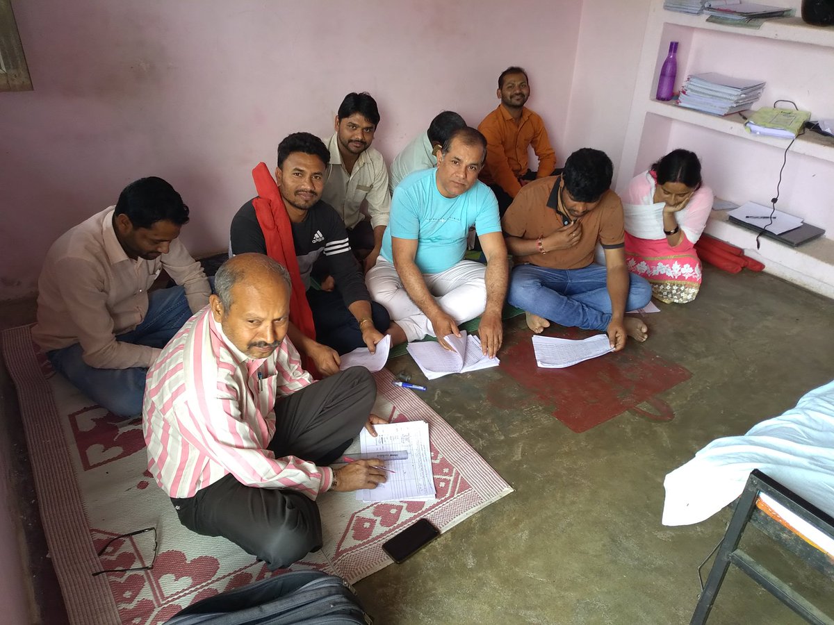 Patwari is Backbone of MP Govt who does the work of more than 56 departments give his dues.
#mppatwari_strike
<a href="/ChouhanShivraj/">Shivraj Singh Chouhan</a>
<a href="/OfficeofSSC/">Office of Shivraj</a>
<a href="/OfficeOfKNath/">Kamal Nath</a>
<a href="/GovindSingh_R/">-</a>
<a href="/mpbreakingnews/">MP Breaking News</a>
MP Patwari is Demanding since 22 years for their Pay revision.