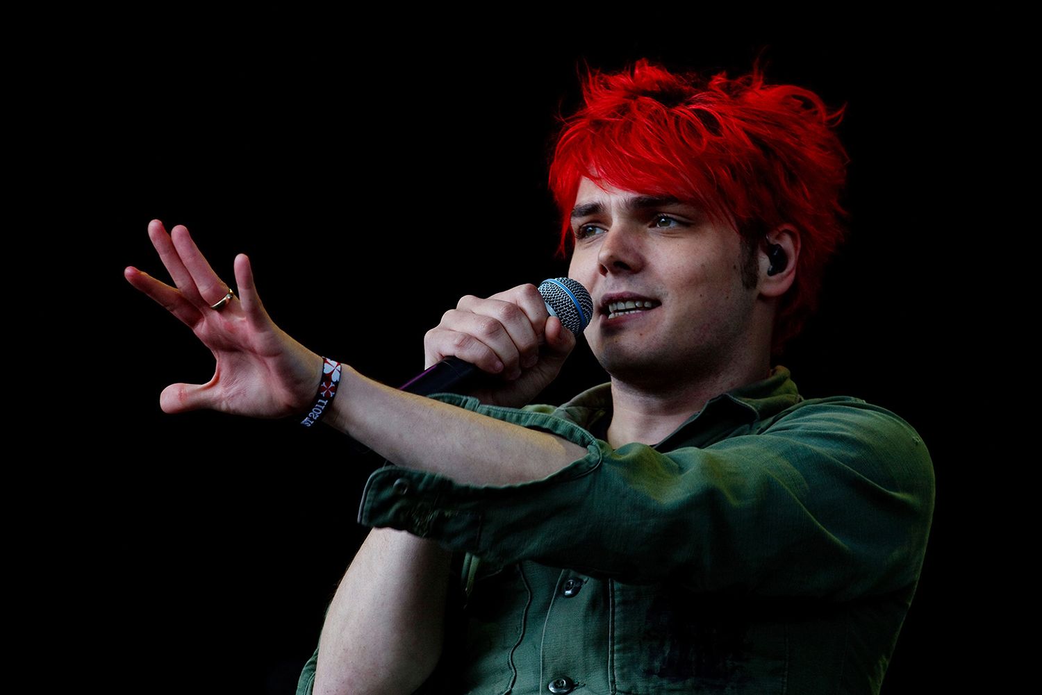 Minimer Skulle let Ο χρήστης Music Poster στο Twitter: "😎🎸My Chemical Romance's Gerard Way  singing on stage at the T in the Park Festival, Scotland, 2011. Love the red  hair! 😍😍 Just arrived on our