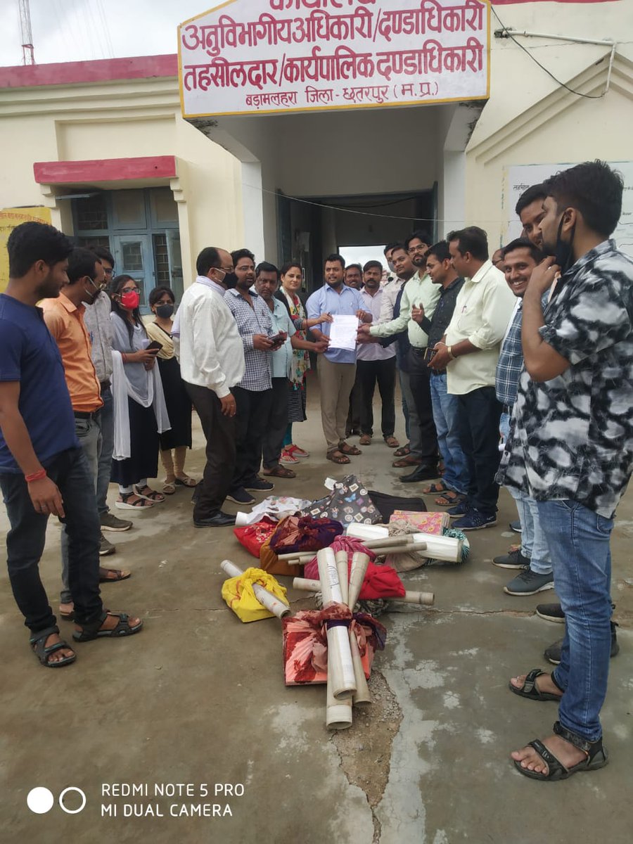 #mppatwari_strike 
<a href="/OfficeofSSC/">Office of Shivraj</a> <a href="/ChouhanShivraj/">Shivraj Singh Chouhan</a> <a href="/GovindSingh_R/">-</a> <a href="/JM_Scindia/">Jyotiraditya M. Scindia</a> <a href="/PMOIndia/">PMO India</a> <a href="/mprevenuedeptt/">Revenue Department, Madhya Pradesh</a> <a href="/JansamparkMP/">Jansampark MP</a> <a href="/BhopalSamachar/">Bhopal Samachar</a> <a href="/ZeeMPCG/">Zee MP-Chhattisgarh</a> <a href="/OfficeOfKNath/">Kamal Nath</a> <a href="/KamalPatelBJP/">Kamal Patel</a> 

सुन लो पटवारियों की महाराज