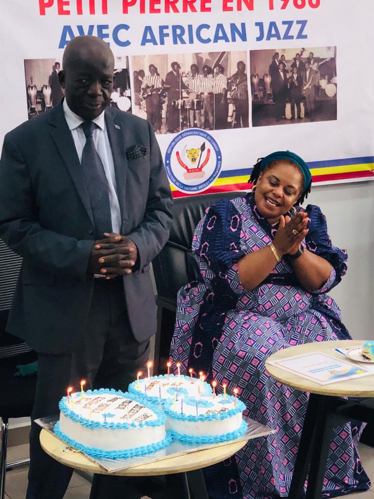 minculturap_rdc's tweet photo. La Ministre de @minculturap_rdc a décidé d'honorer Petit Pierre pour ses 80 ans d'âge et 61 ans de carrière, un vrai patrimoine culturel. https://t.co/5h8bn0zoUO