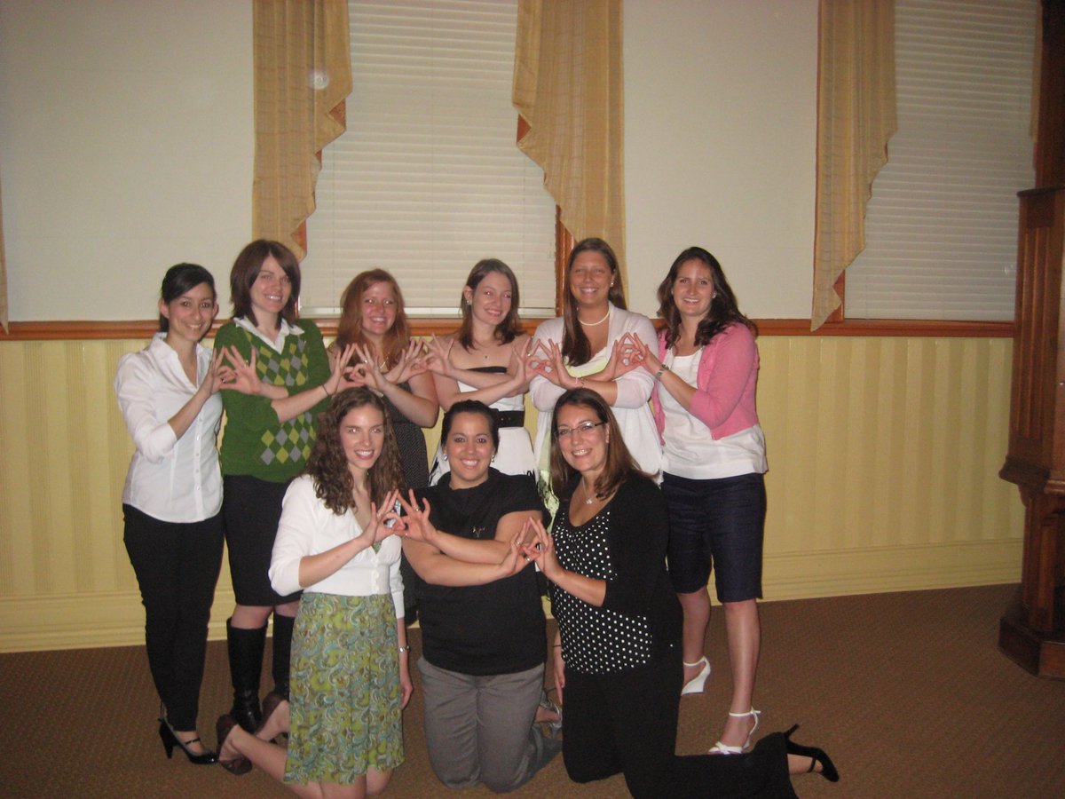 AlbaCalderOm's tweet image. Throw what you know! #zta #kappaomega #slu #2009