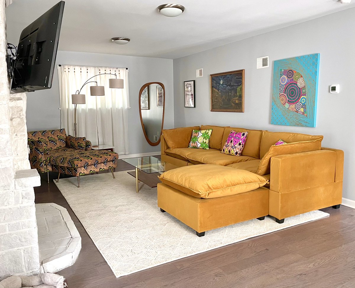UjuAnya's tweet photo. So, nearly three months after I ordered it, my living room couch finally arrived. In six huge boxes. Slowly, patiently, I put it together. https://t.co/xbZe9V4YD7