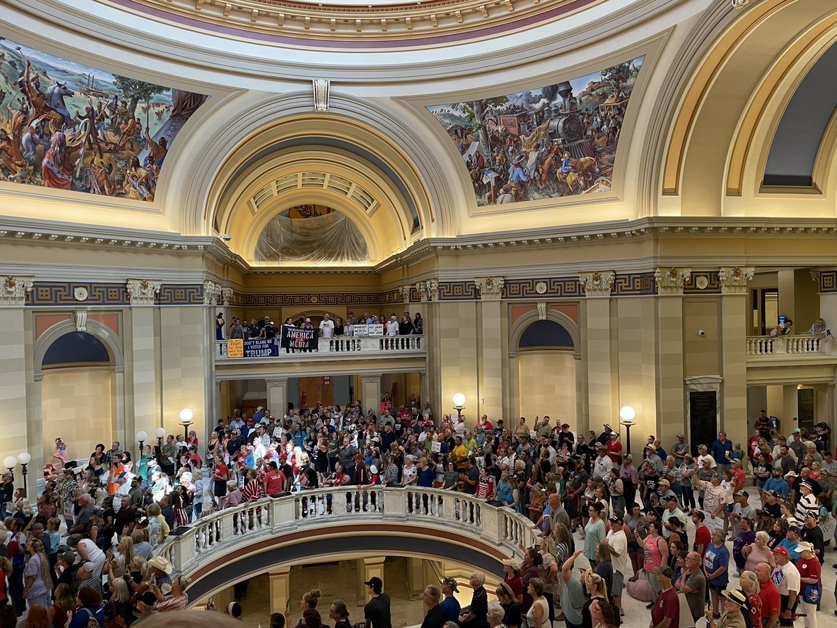 CarmenMForman's tweet image. Hello from the Oklahoma state Capitol where hundreds, if not more than a thousand, folks are protesting COVID vaccine mandates. Organizers say roughly, 1,500 people are still waiting to get inside

These folks are calling on Gov. Stitt/the #okleg to prevent vaccine mandates.