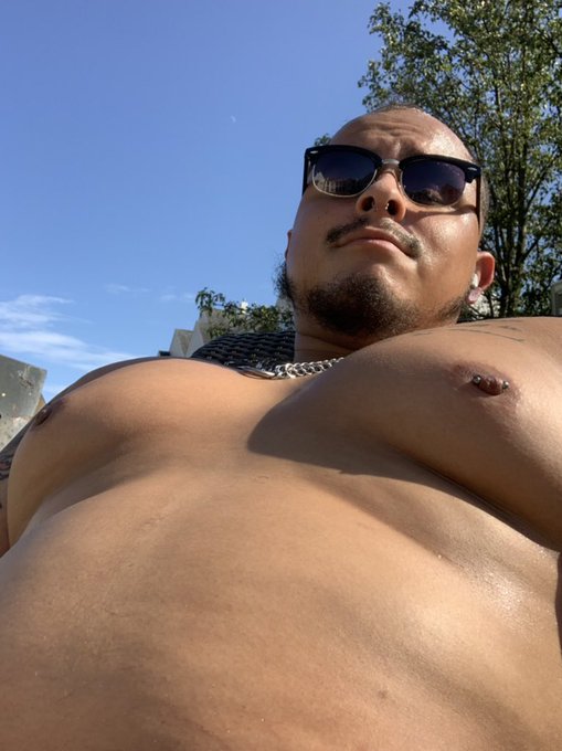 Leg and Dairy https://t.co/cGTAmvFviQ<a href="/tag/bearmilk"class="tags"><span>#bearmilk</span></a>