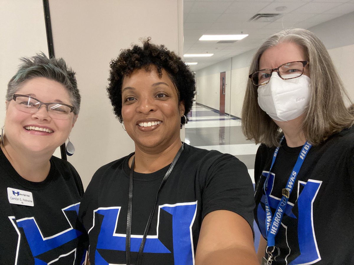 2+Kate= a Hebron hallway date!😜<a href="/Hebron_HS/">Hebron High School</a> <a href="/cgpedrazine/">Carolyn Gallagher Pedrazine</a> @k8mayo #HPND