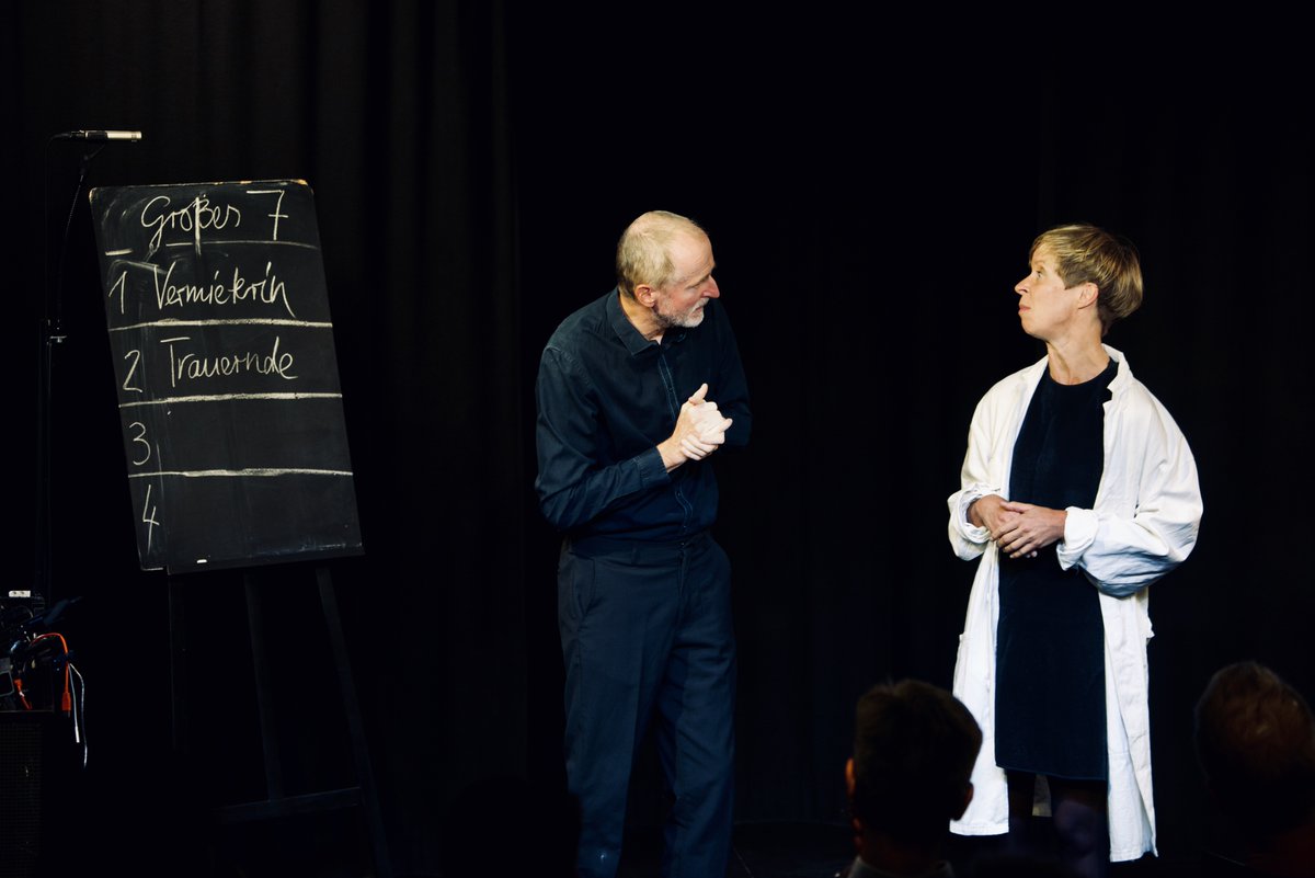 #DasGroße7 #ratibor <a href="/DieGorillas/">Die Gorillas</a> #Wochenende #ausverkauft #vollesHaus #WählenSieIhrenLieblingscharakter #Geisterbahn #ambitionierterTänzer #DieBeerdigungvonDeuschland #IchfassedichmitmeinemkleinenFingeran