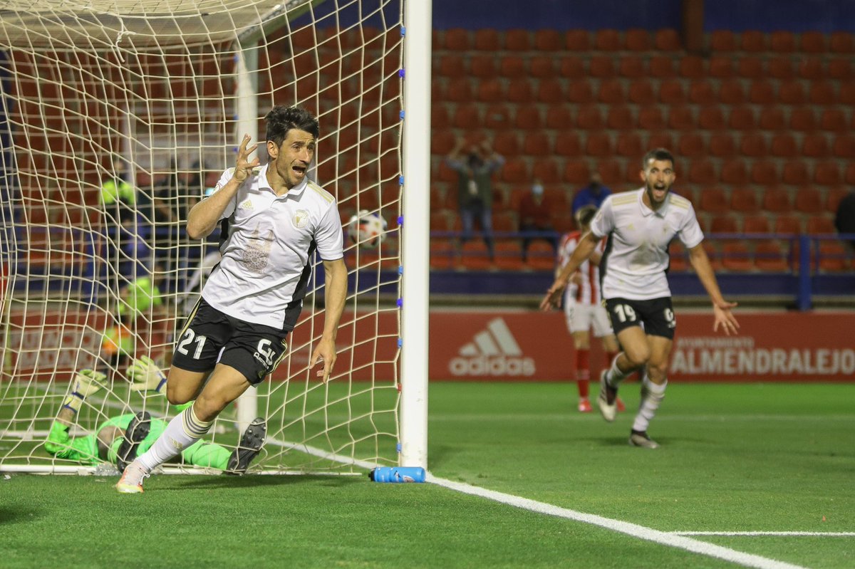 Burgos_CF's tweet photo. SOÑEMOS, SOÑEMOS FUERTE PORQUE YA SABEMOS QUE LOS SUEÑOS PUEDEN CUMPLIRSE.

🤍🖤🤍🖤🤍🖤🤍🖤🤍🖤🤍🖤🤍

#EstamosDeVuelta 🤍 https://t.co/ZROsSxsXag