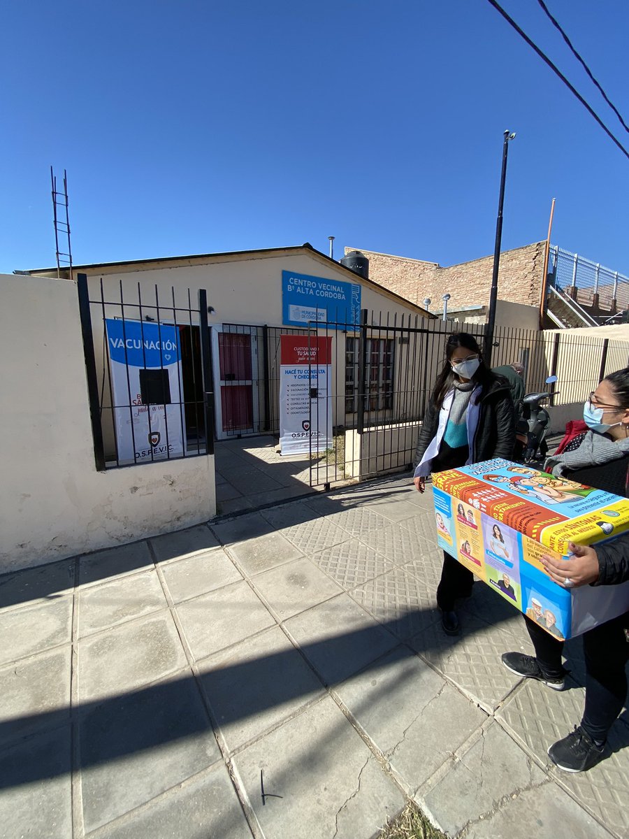 Con nuestros profesionales continuamos, controlando, protegiendo, y vacunando a nuestros compañeros y vecinos #BrigadaSanitaria #OSPEVIC. Saludo a los vecinos de Barrio #AltaCordoba, #Panamericano, cuidar a los demas es una obligación. #CustodiandoTuSalud #Covid <a href="/GustavoPedrOk/">Gustavo Pedrocca</a>