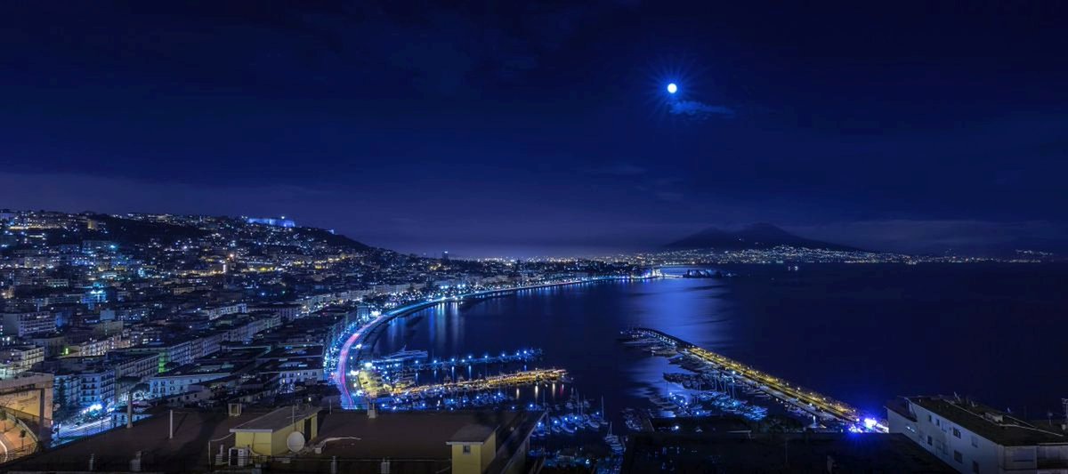 #14Agosto #14August 2021

Naples by night ✨🌕✨

Napoli 🇮🇹
Luna piena sul golfo
by maxshutterspeed

#naples #seascapes #landscapes #photography #photos #napoli #golfodinapoli #paesaggi #fotografia #foto