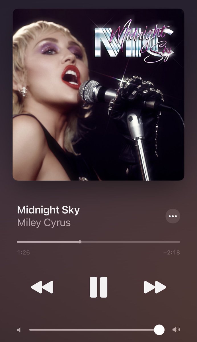 mileyworld's tweet photo. #1YearOfMidnightSky ☁️🌌🤍 https://t.co/XjWgbn1qPi