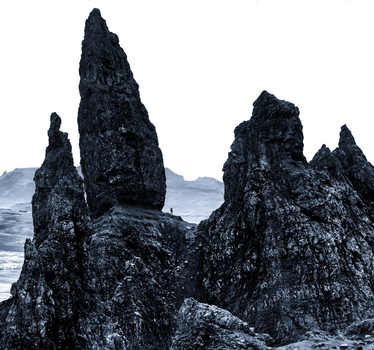 The stunning Old Man Of Storr, the Isle of Skye. Perspective  between an actual man and Storr itself. Incredible! 
#storr #Skye #photography
 kevinjamesimagestudio.co.uk