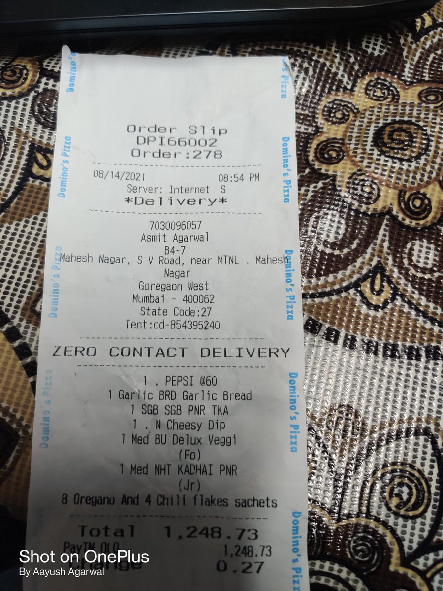 AsmitAgarwal's tweet photo. @dominos_india ordered paneer tikka garlic bread and received chicken. Tried contacting store, no answer. Chat assistant will revert in 24 hrs. What to do till then? 
#sleepingHungry #vegetarian #foodwaste https://t.co/3dObtKpC9Y