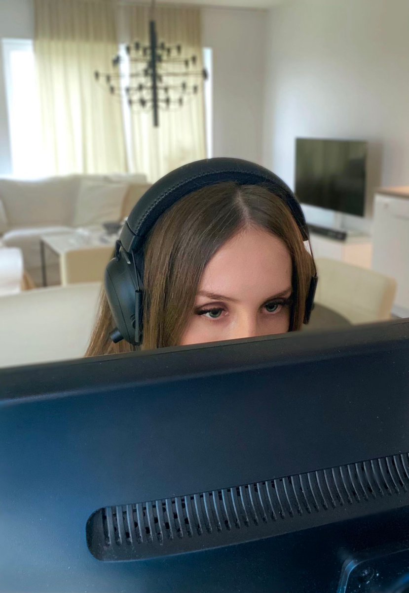 #AD
Super happy with my new gear from <a href="/TeamRazer/">Team RΛZΞR</a>. In love with the BlackShark V2 Pro wireless headset 🥰
#TeamRazer #BringTheFlames #ThisIsEsports