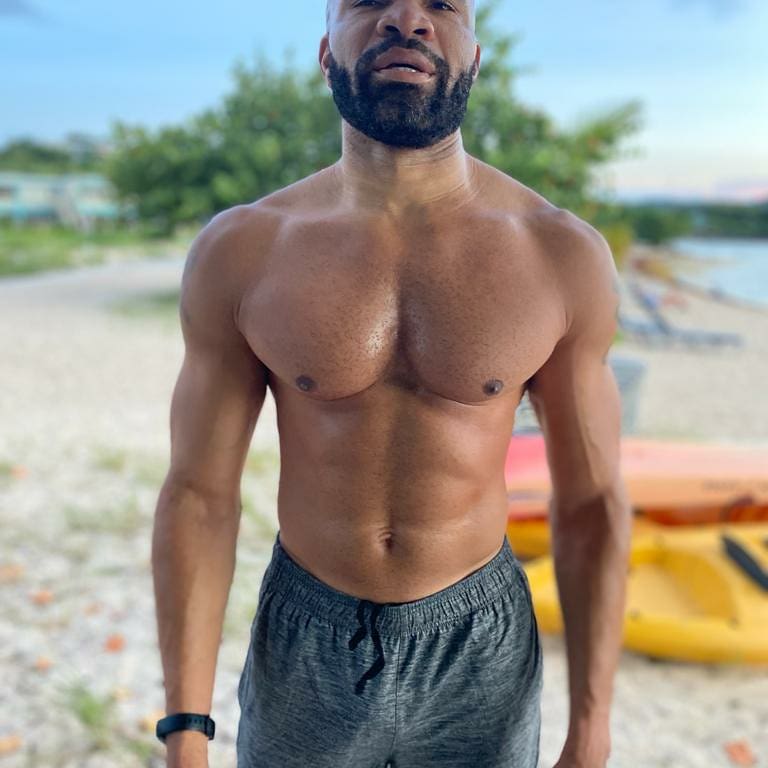 Realistikkid's tweet photo. A lil beach something https://t.co/1qTOUlwwai