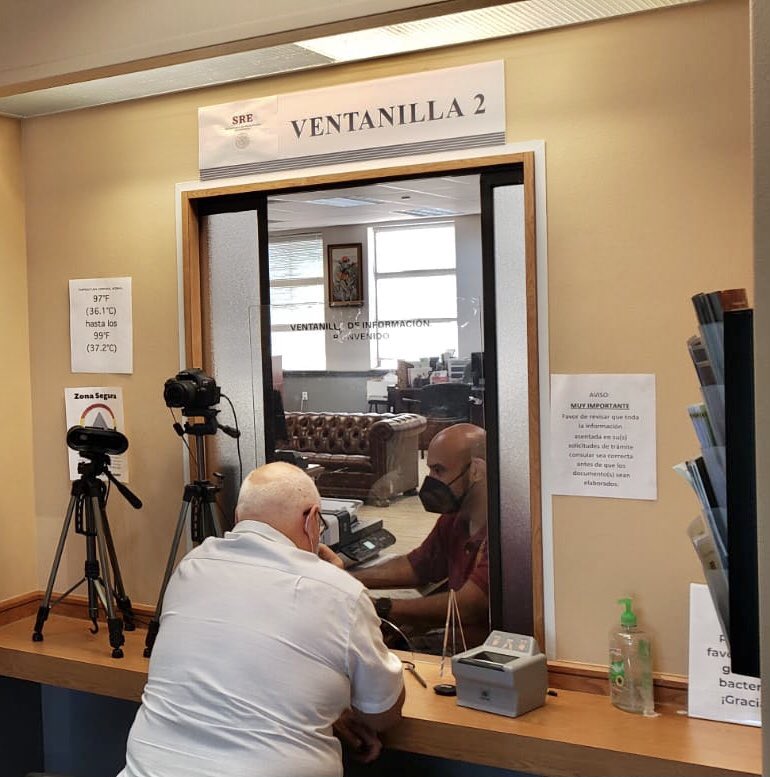 PalomaVV_Mx's tweet photo. @ConsulMexDelRio en plena #JornadaSabatina con todo entusiasmo atendiendo a la comunidad mexicana con todas las medidas sanitarias #documentacionconsular @jaime_vbt @r_velascoa @SRE_mx https://t.co/Bdj2IMJemK