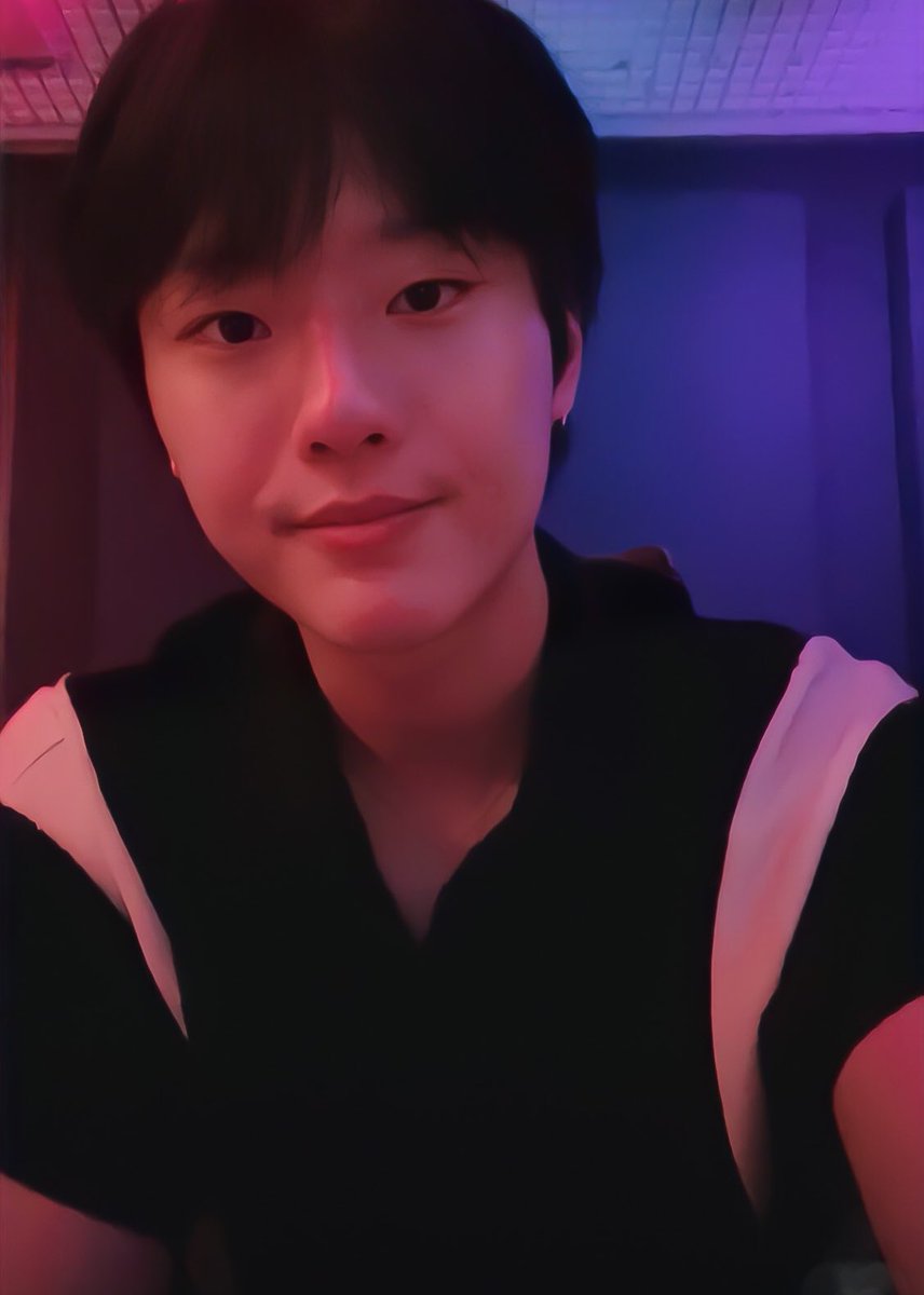 0814 woodz_dnwm started a live video.