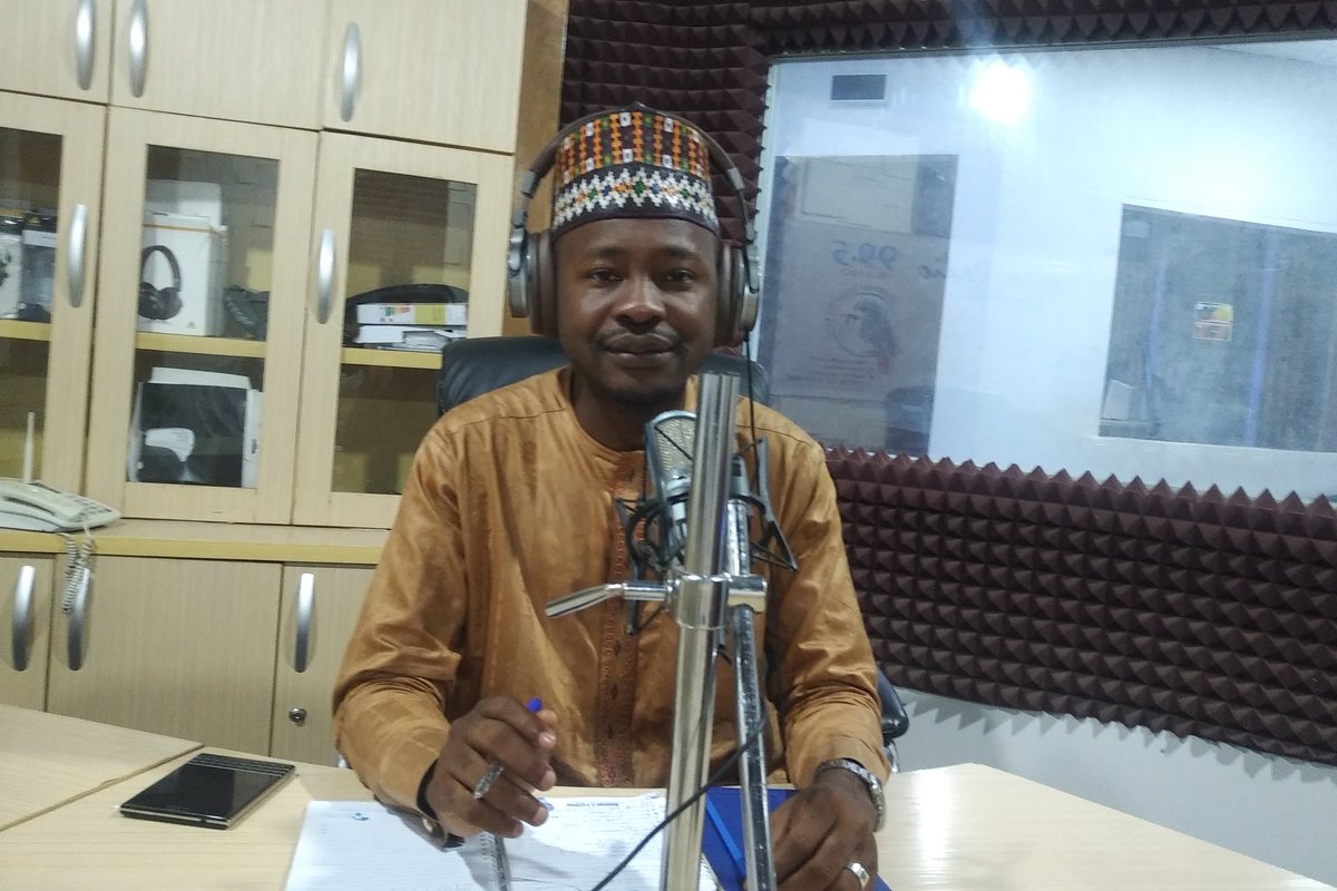 CDDWestAfrica_H's tweet photo. Yau acikin shirin mu na #ZararBunu mu tattauna akan nau'i da sigogin labaran karya. Bakon mu shine Isah Nasidi, manazarci a bangaren yada labarai da sarrafa bayanai.
Mu hada hannu dan magance #LabaranBogi @sanimaikatanga @HackathonHausa @hackyayandy @ag_dauda @BintaMoustapha https://t.co/ZWLMxi6HID