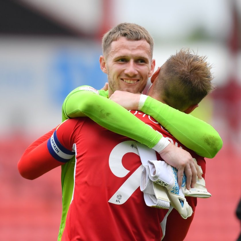BarnsleyFC's tweet photo. 😁 Bradders 😁 https://t.co/aAdrJtgXrw