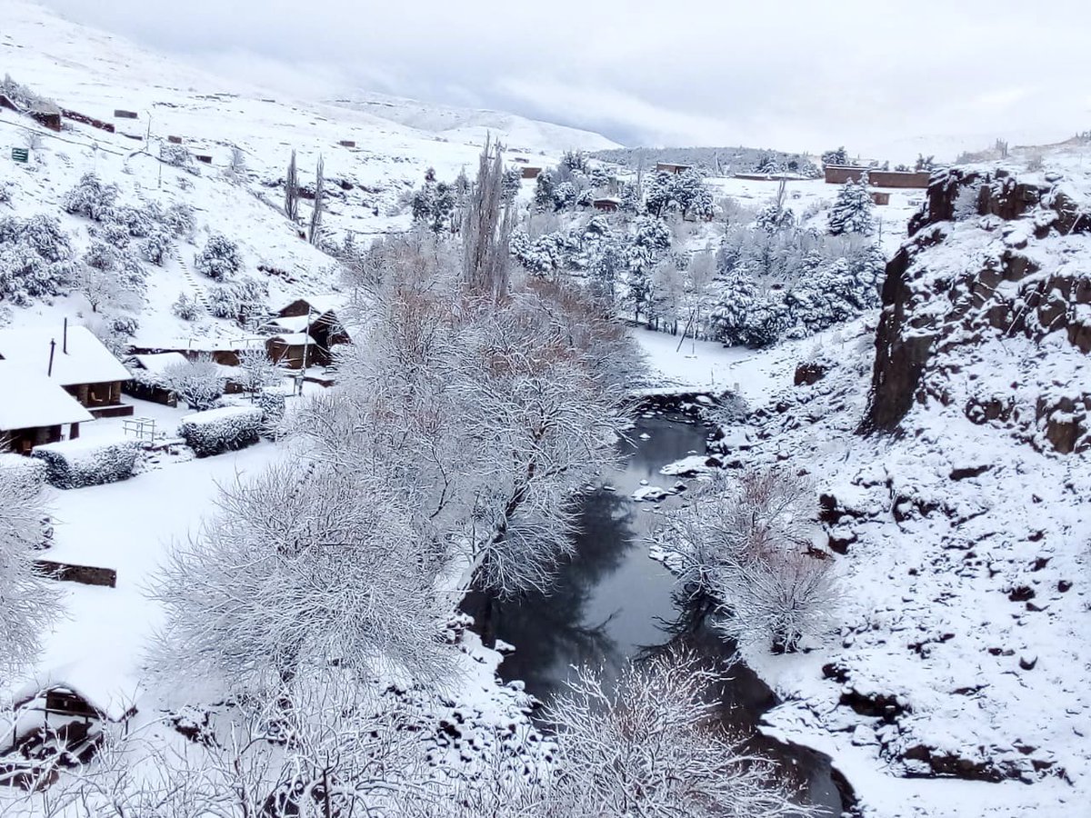 allcapetown's tweet photo. In Photos: Magnificent Snow in Parts of South Africa And Lesotho! https://t.co/ZQfF6v4a3N via @GoodThingsGuy #AllCapeTown #CapeTown https://t.co/bs1X3Yg2xL