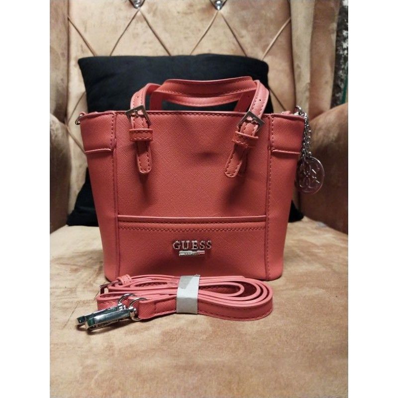 sazrororo's tweet photo. I'm selling handbag prelove item for RM15.00. Get it on Shopee now! https://t.co/O5Z1xjRX54 #ShopeeMY https://t.co/LvXiDep1uX