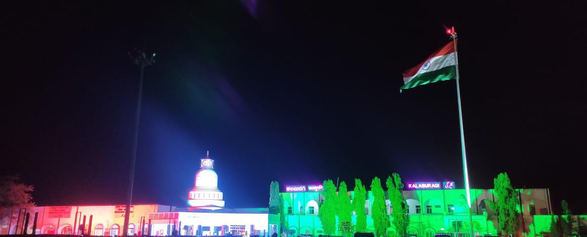 DRMSolapur's tweet photo. Kalaburagi station on the eve of Independence Day 
@Central_Railway , 
@RailMinIndia
 ,#IndependenceDayIndia 
#AzadiKaAmritMahotsav https://t.co/FVO7vsSPLL