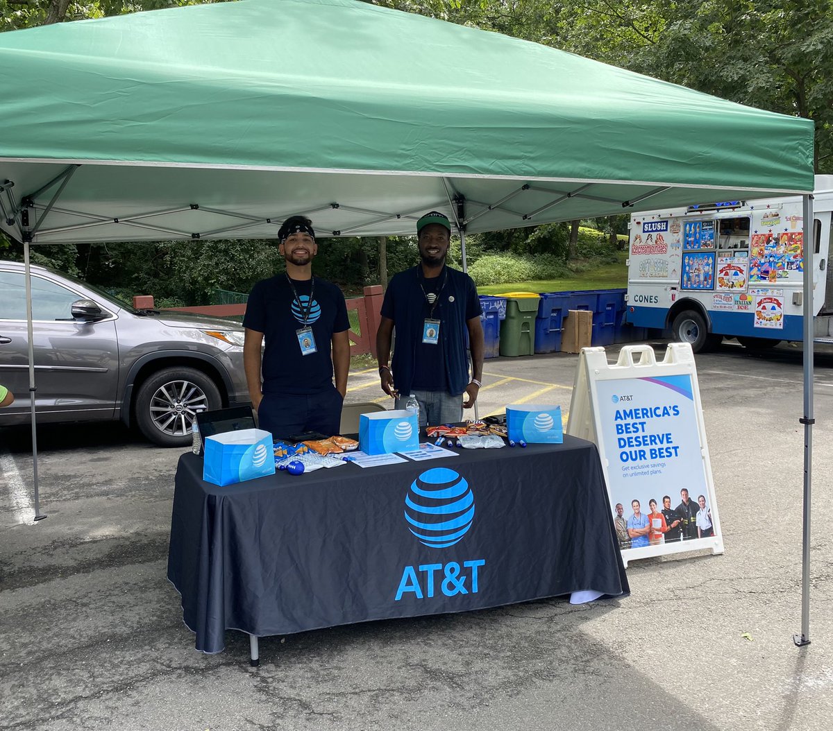 JustinOquendo7's tweet image. Round 2 of Team Bristol spending the day outside with our people at Rock the Shot! @JPotter24 @Auvino15 @fonsi364t #TableEvent #RockTheShot
