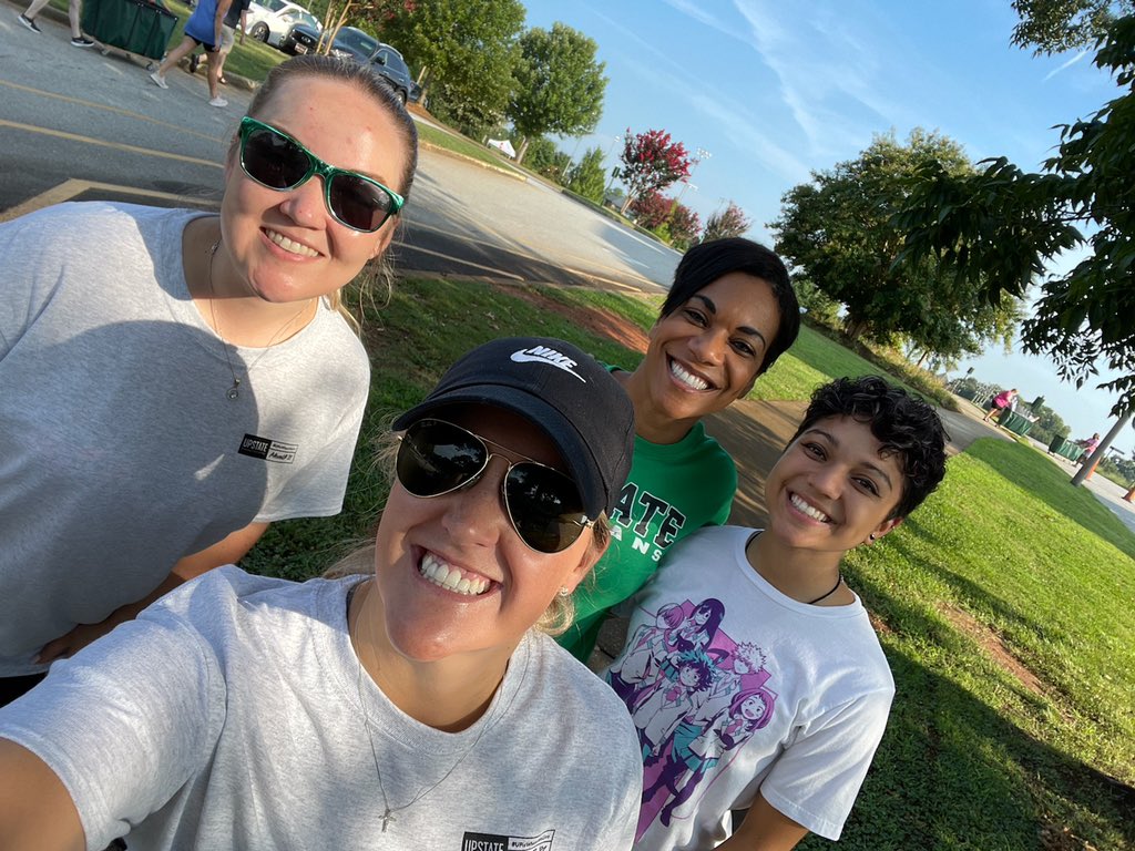 KaronDailey1's tweet photo. My work family is better than yours! Loved helping students move in today….with our Call me Misters and @SoEHPH crew.  Great seeing our Chancellor too…love a boss that wants to meet students first! @USCUpstate @BDove1987 https://t.co/lzeN7VFBQm
