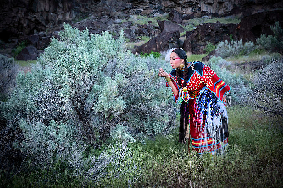 Native3rd's tweet photo. "When you constantly punish yourself for what is behind you, you will never see what is right in front of you."

~ Lakota https://t.co/M5gkhRhFXR