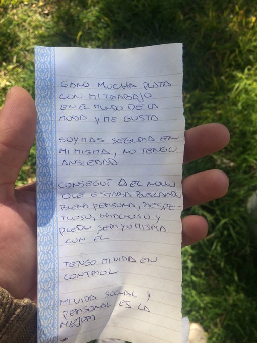 1 pic. JA esto voló de la casa de mi vecina jajaja bien toda una vida echa jajaja jajaja https://t.c