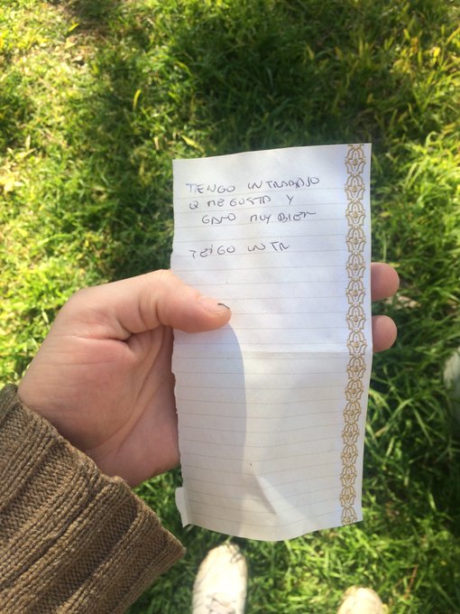 2 pic. JA esto voló de la casa de mi vecina jajaja bien toda una vida echa jajaja jajaja https://t.c