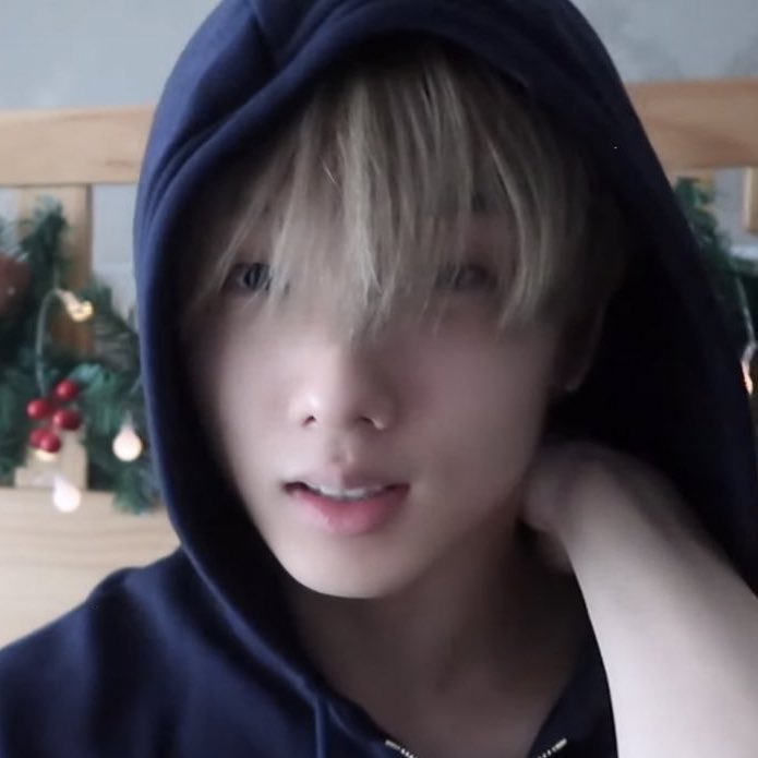 คือผมจะบอกว่า ผม..ชอบพี่อ่ะครับ