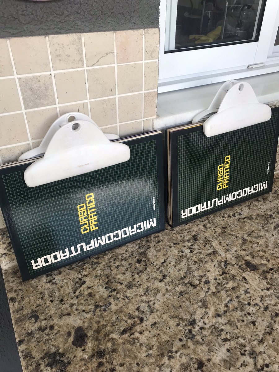 anl_geek's tweet image. Achei isso hoje na casa da minha mãe. Minha primeira coleção de Informatica (1986). 35 anos aguardando para ser encadernada.