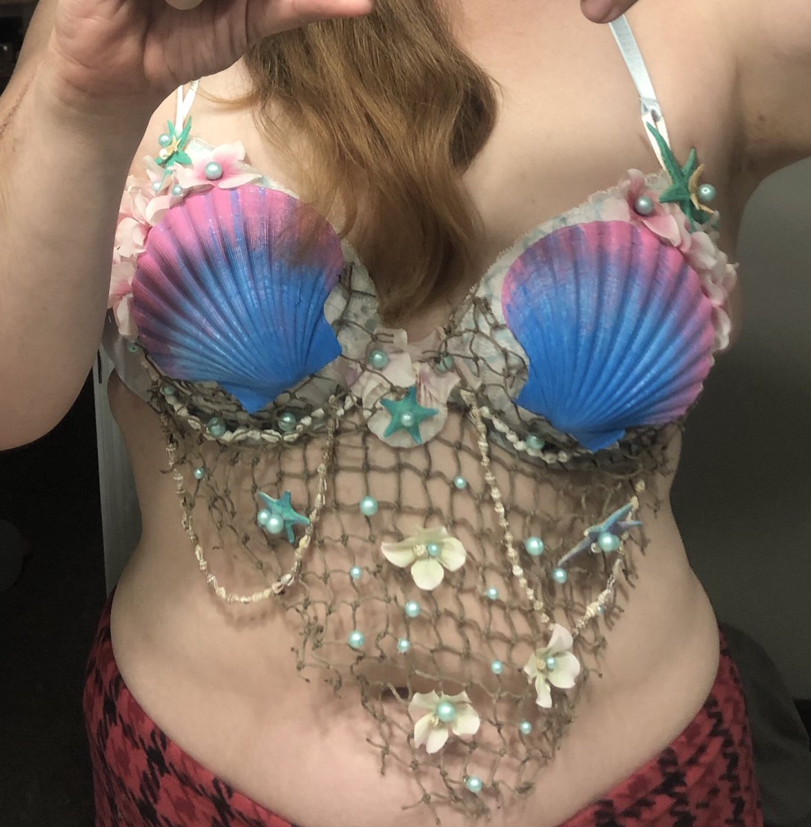 Dolphintreasure's tweet photo. I made myself a mermaid top to match my tail! :D I’m super proud of this ^-^ ❤️ #mermaid #mermaidsandstuff #mermaidtop #mermaidcrafts https://t.co/xA7LuCIiGh