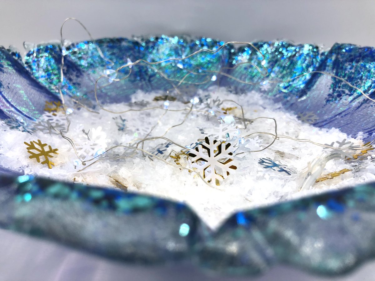 inkitupuk's tweet photo. New festive light up bowl for the exhibition! #lightupbowl #festiveseason #resincraft #giftideas #Christmas2021 https://t.co/PZASGZ7HGH