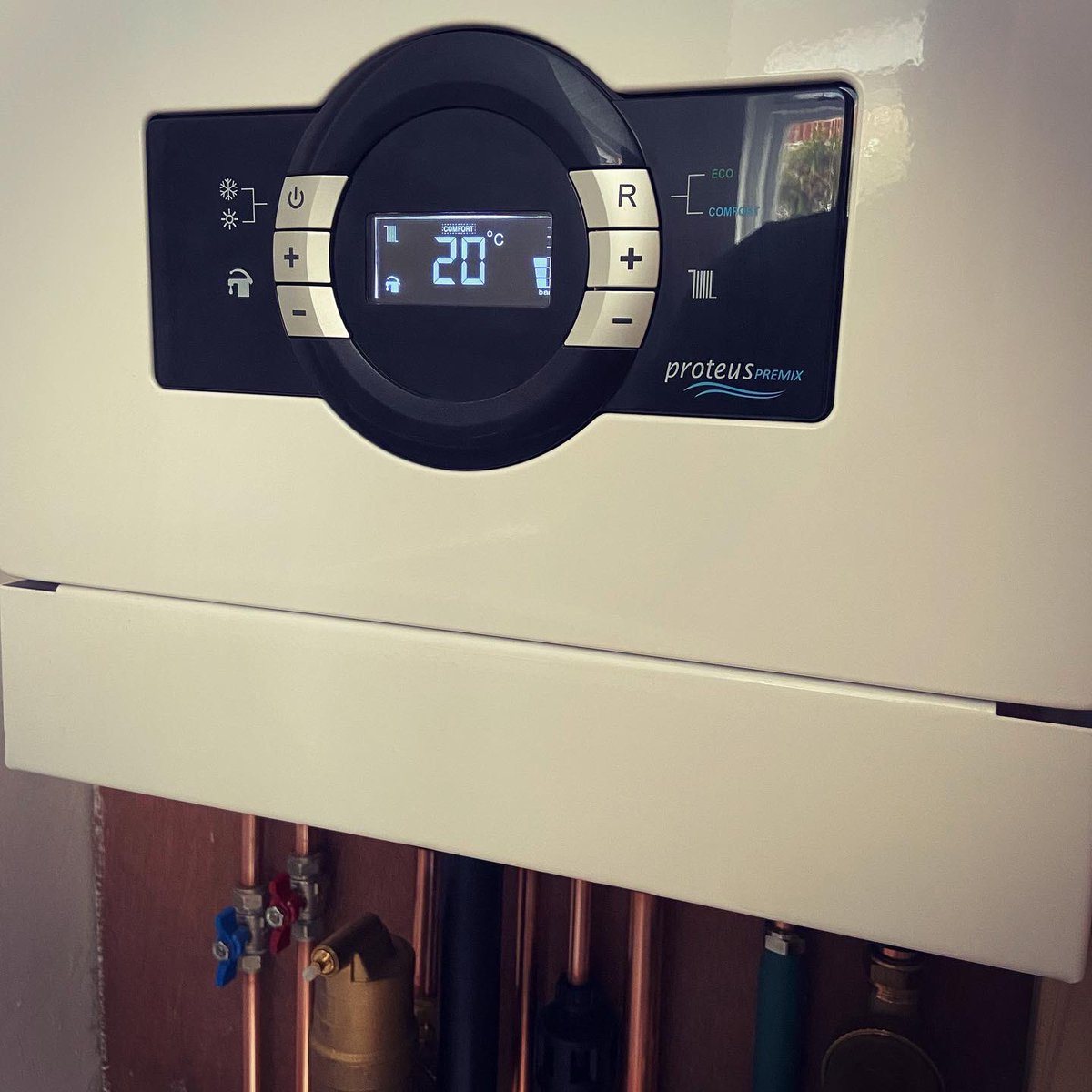 Combi install 👏🏽
My first ECA boiler and first time using a radiator manifold and pre-lagged MLCP 👌🏽
Full Youtube video on the boiler coming soon 👀
#Plumber